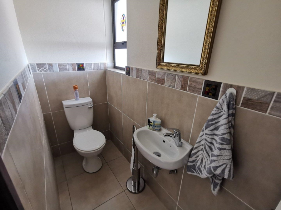 3 Bedroom Property for Sale in Van Der Hoff Park North West